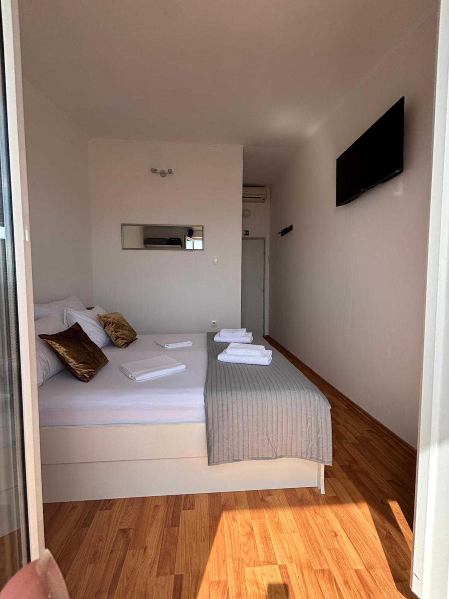 Plava Laguna Zavala Dış mekan fotoğraf